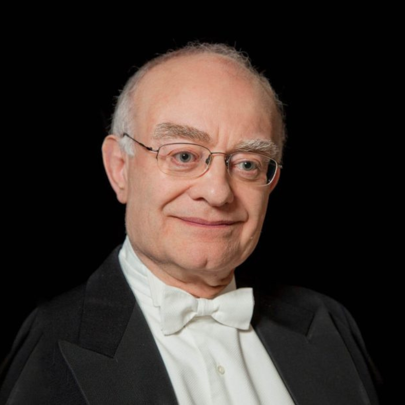 A picture of John Rutter, the conductor 